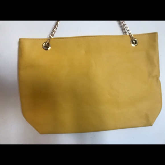 Beautiful quilted lightweight vegan leather bag. - Picture 6 of 6